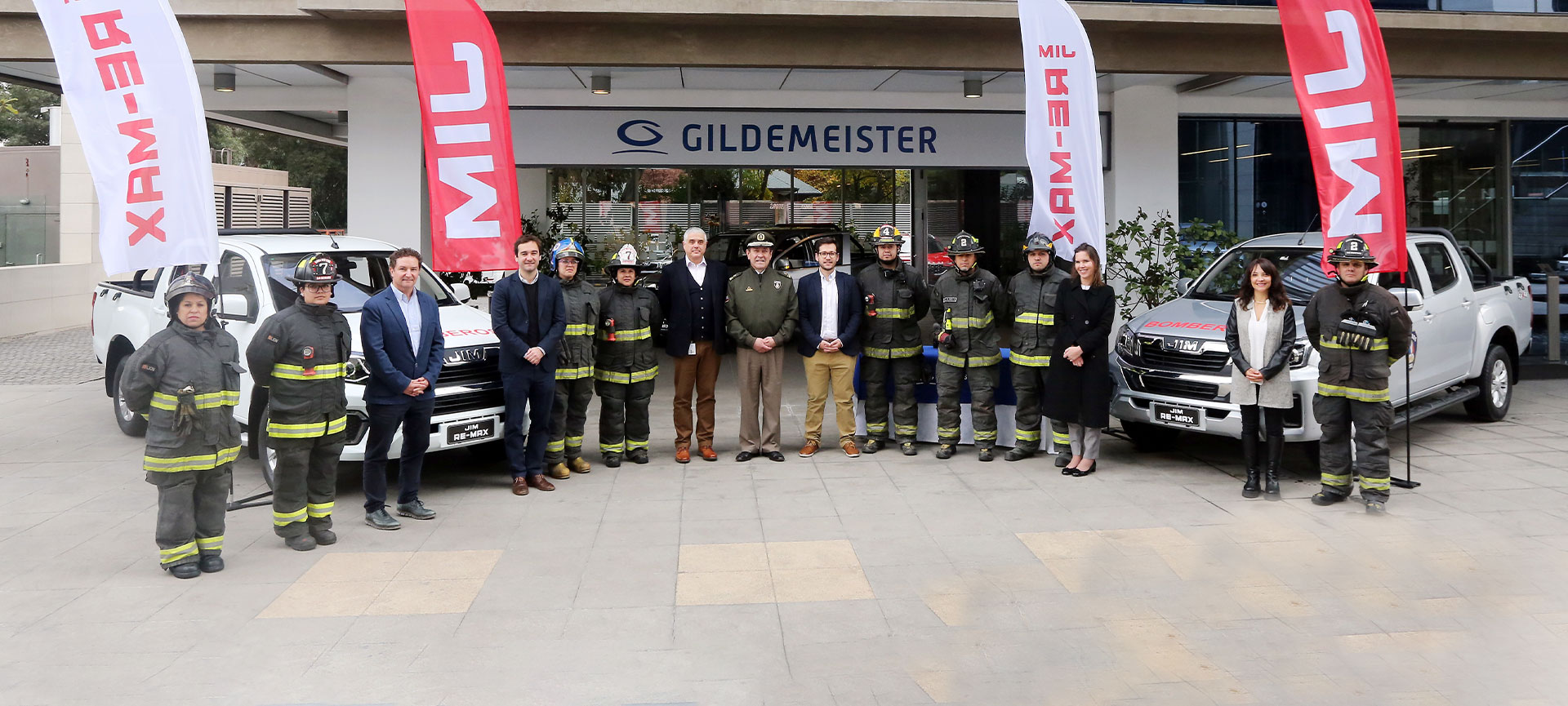 Las camionetas RE-MAX de JIM se unen a Bomberos de Chile