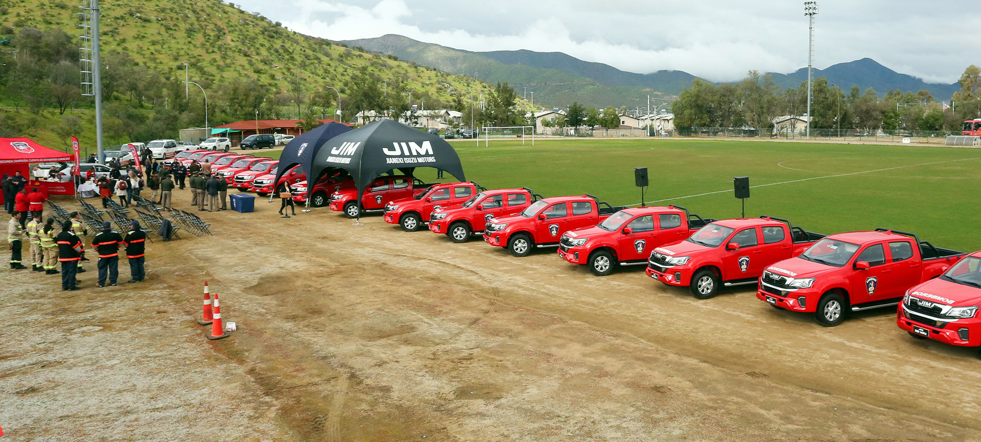 JIM y Bomberos se unen por Chile: 16 camionetas para 16 regiones