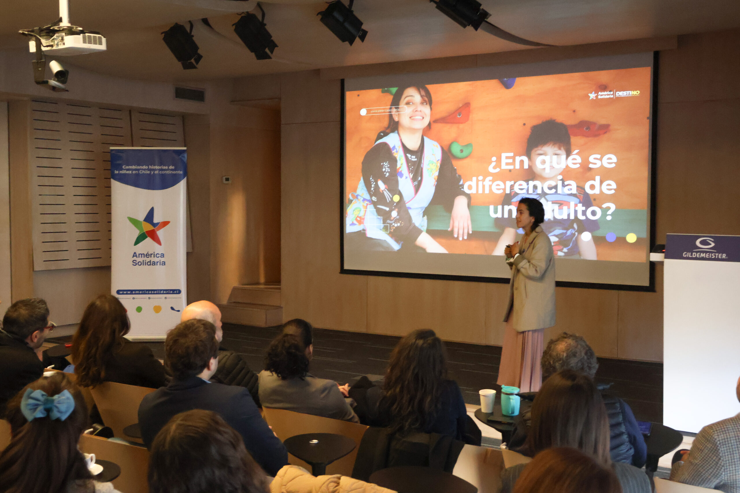 América Solidaria y JIM: movilidad que transforma realidades juveniles.